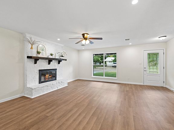 2nd image of 1521 Northwood Dr