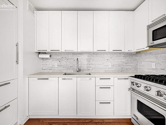 5th image of 200 E 94th St APT 715