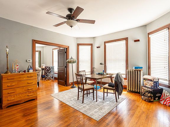 4th image of 325 Woodford Street