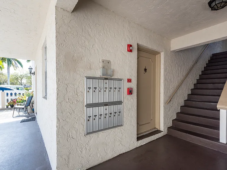 615 NE 10th St #205 — Photo 12