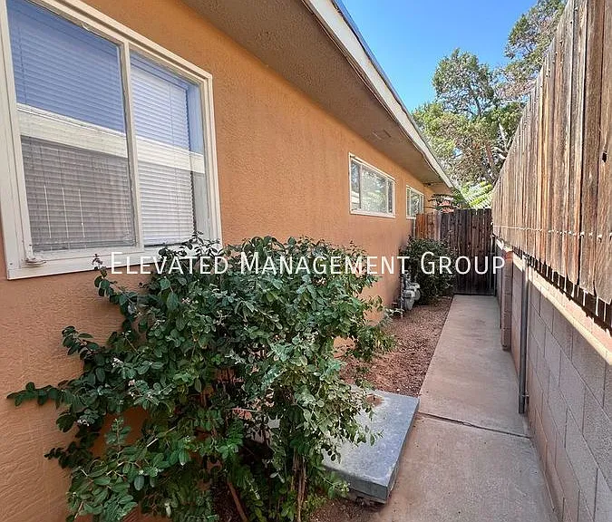 1112 Palomas Dr SE #B — Photo 21