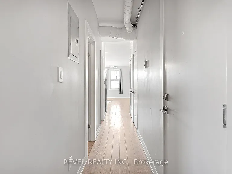 657 Barton St E #302 — Photo 5