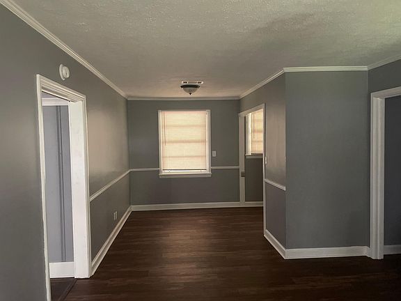2nd image of 3858 Sherwood Dr