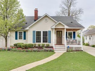 208 N Willow Rd, Elmhurst, IL 60126