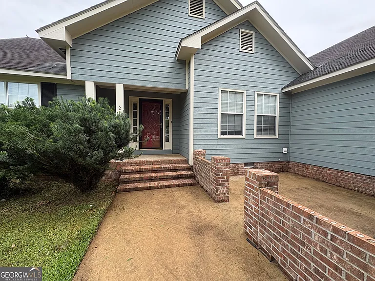 219 Fairway Dr — Photo 1