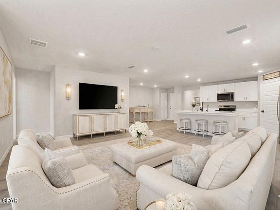 4th image of 275 Boggy Creek Way