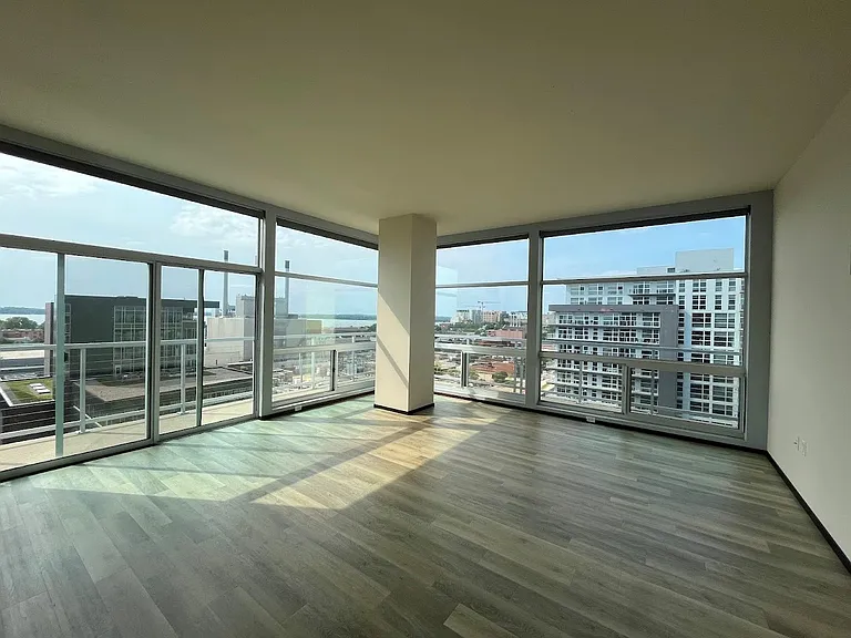 Galaxie High Rise Apartments — Photo 102