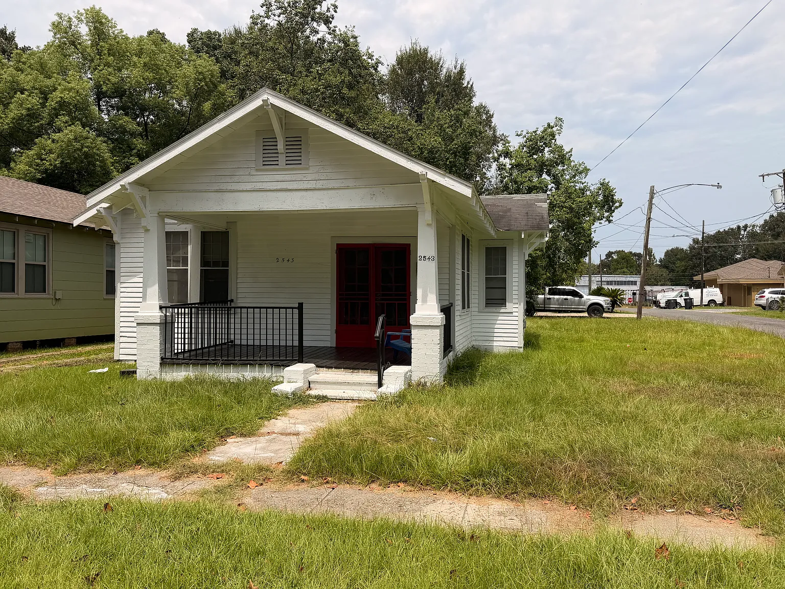 3 bed, 1200 sqft, $900 — Photo 2
