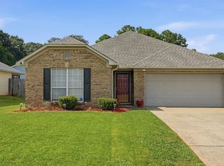 5223 Gayle Ln, Hueytown, AL 35023