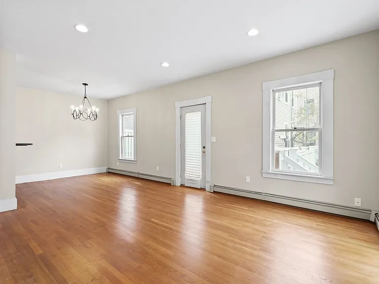 50 Roberts Rd — Photo 2