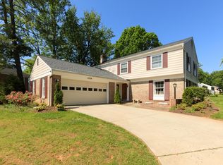 10704 Gainsborough Rd, Potomac, MD 20854