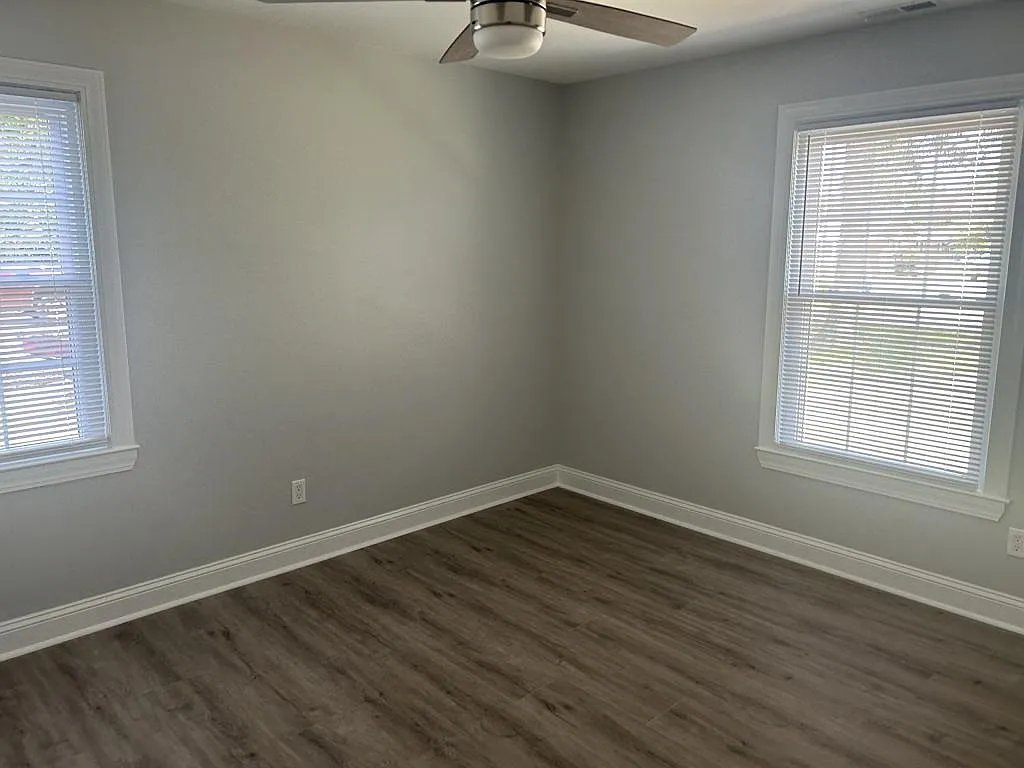 2940 W Woodbine Ave — Photo 4