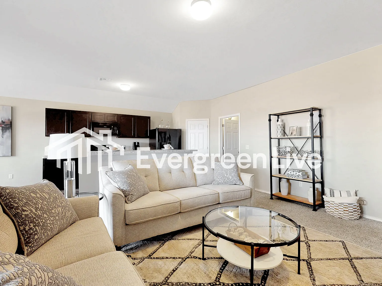 4 bed, 2.0 bath, 1613 sqft, $1,605 — Photo 3