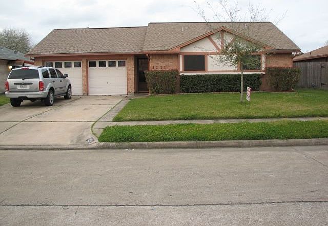 1211 Chippawa Pas, TX 77504