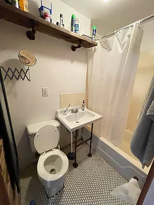 Rented by Delmark Realty LLC | media 32