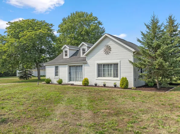 10681 Fillmore St, Zeeland, MI 49464