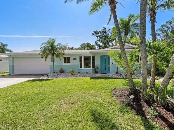 709 Pinewood Dr, Dunedin, FL 34698