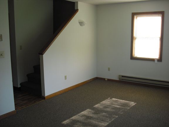 4th image of 108 Hotchkiss St