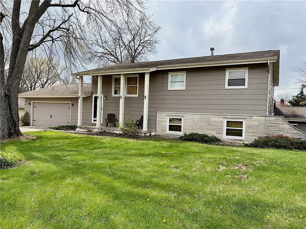 1804 University Dr photo 1