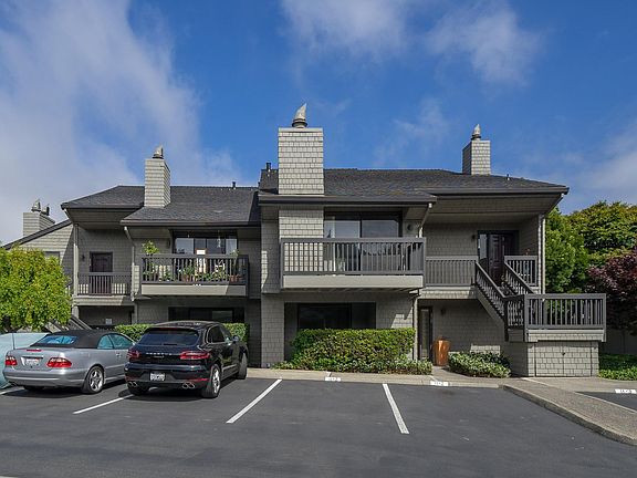 3rd image of 116 Cypress Pl #116