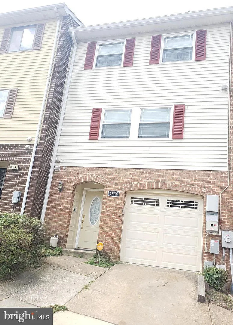 1836 Valley Ter SE photo 1
