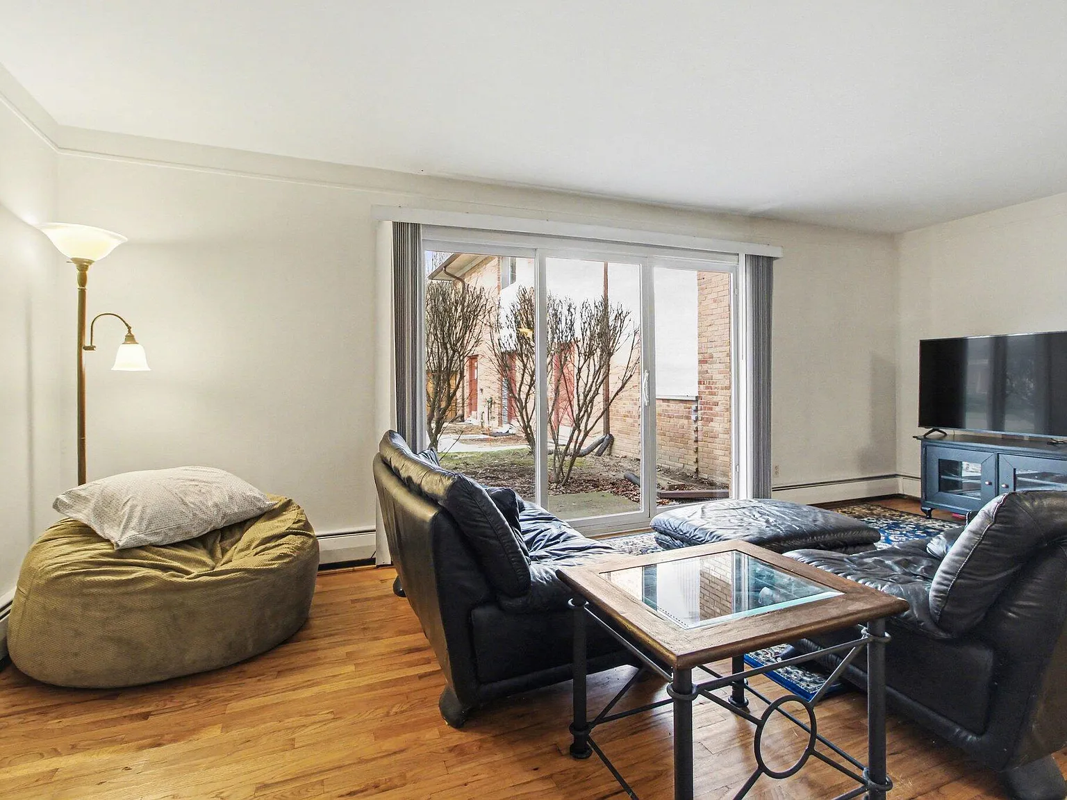 2 bed, 1.0 bath, 871 sqft, $1,800 — Photo 4