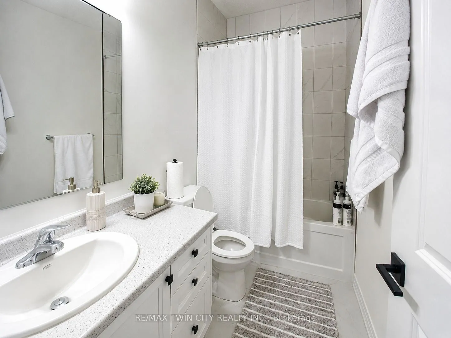 2 bed, $2,550 — Photo 2