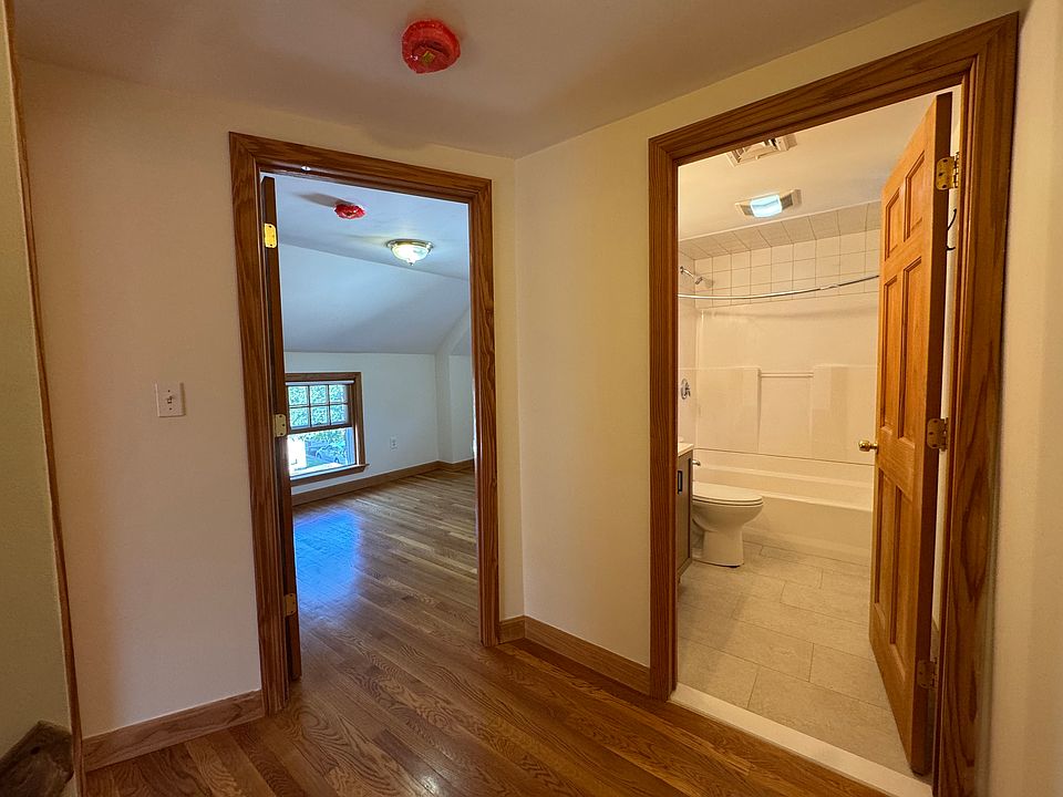 Upstairs hallway - entry to the bedrooms and one of the bathrooms