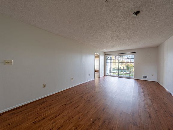 5th image of 109 Cherry St