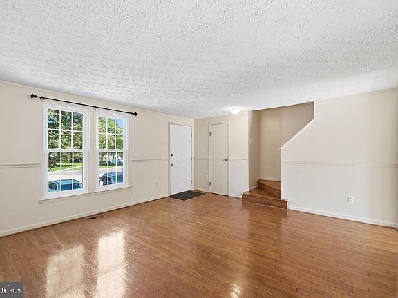 3rd image of 6989 Villa Del Rey Ct