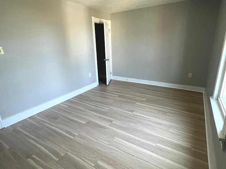 202 S Samuel St #203 — Photo 3
