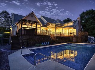 20 Sharon Dr, Douglassville, PA 19518