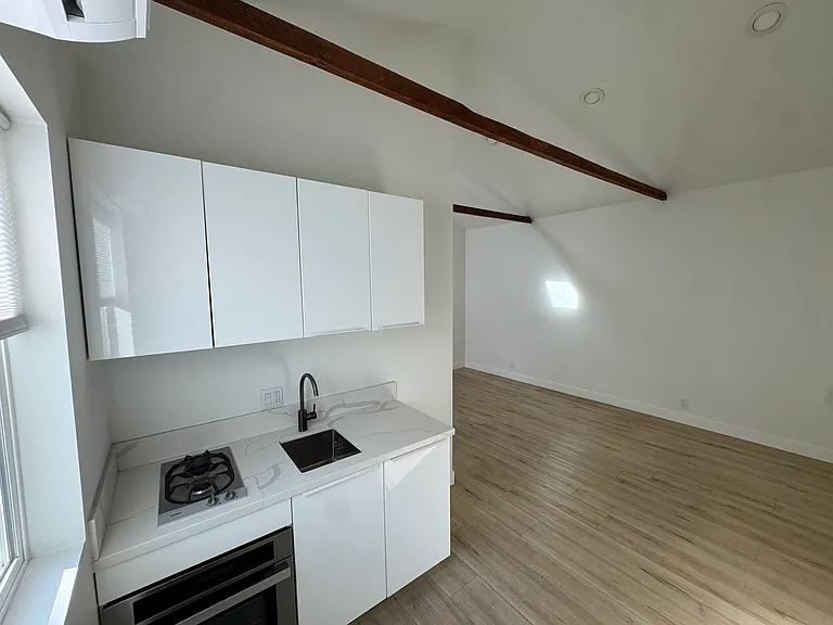 808B Burchett St — Photo 1