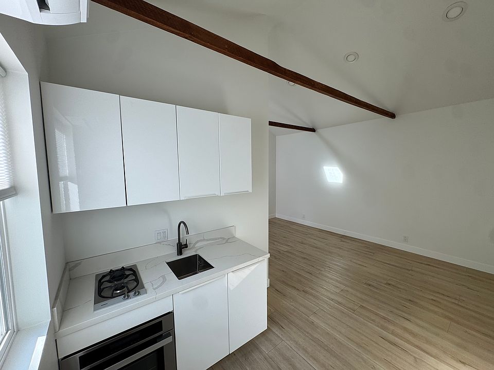 1st image of 808B Burchett St