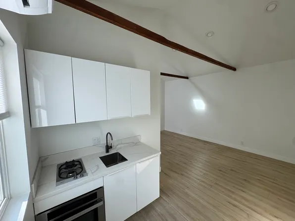 808B Burchett St, Glendale, CA 91202