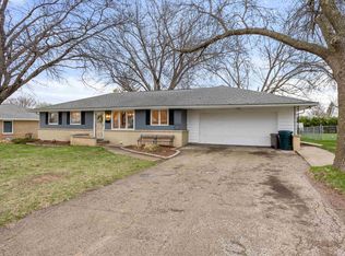 519 S Washington St, Combined Locks, WI 54113
