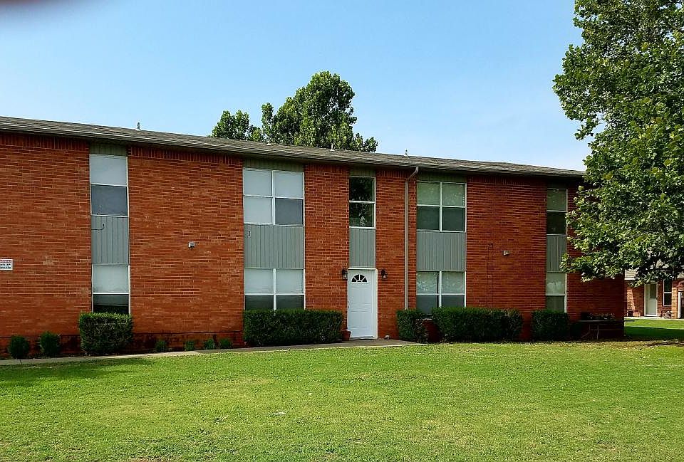 West Oaks Apartments