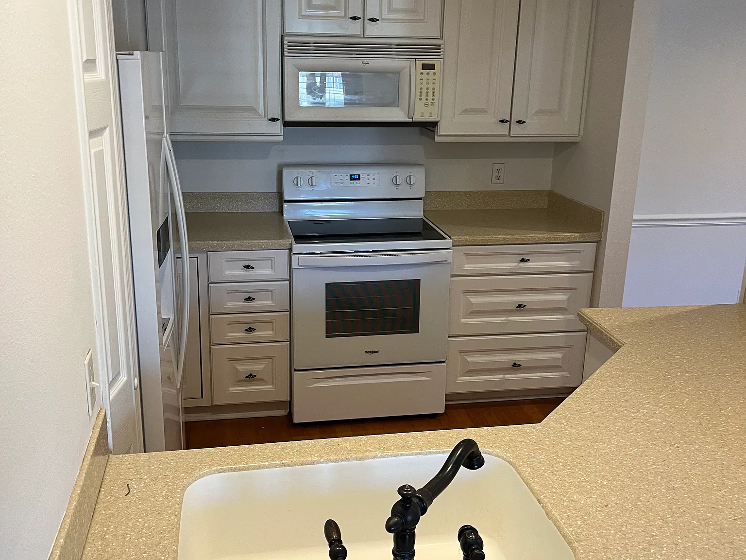 1 bed, 795 sqft, $1,600 — Photo 4