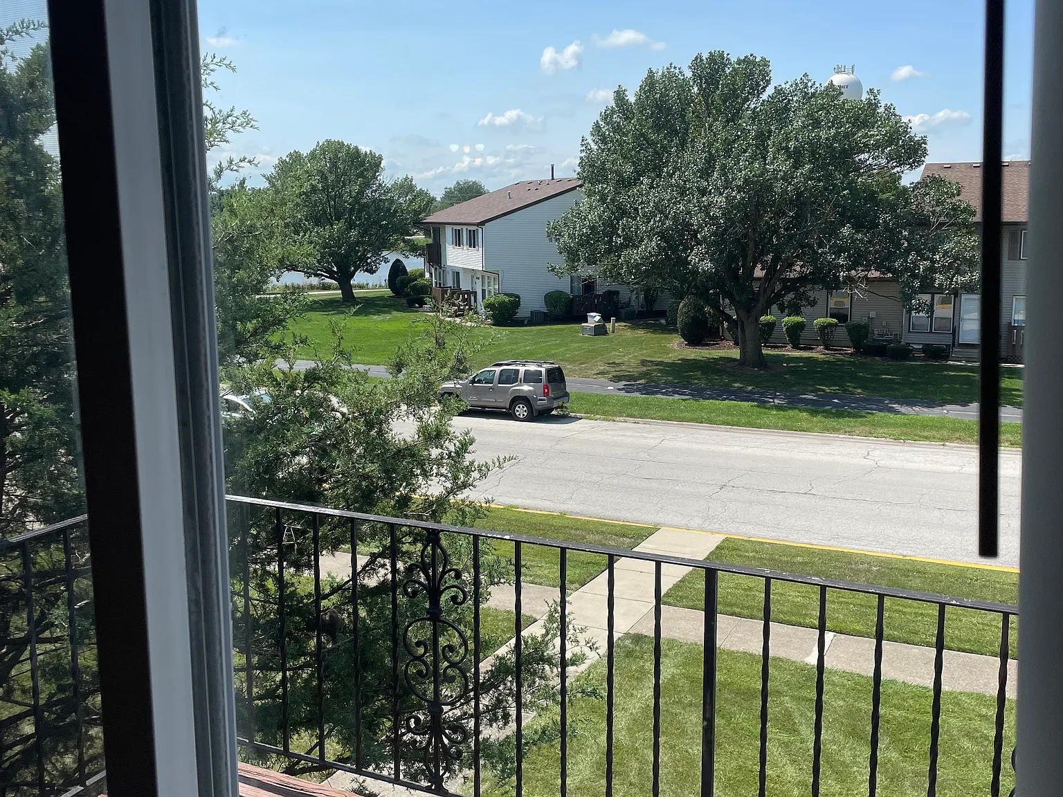 2 bed, 900 sqft, $1,695 — Photo 3
