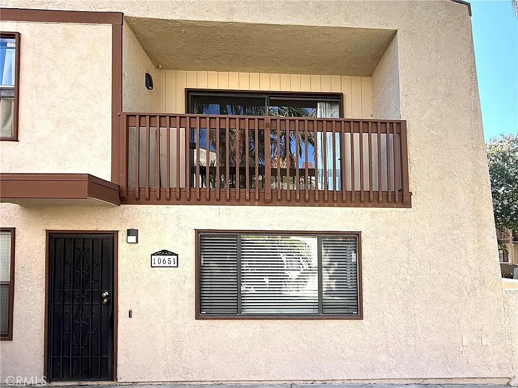 2 bed, 2.5 bath, 1180 sqft, $3,000 — Photo 2