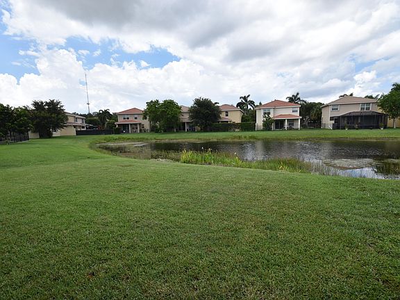 4th image of 7685 Corkwood Ave