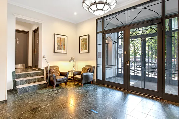 Sold by Compass | media 7