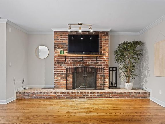 3rd image of 4057 Walnut St APT 4