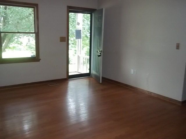 1st image of 221 Cider Dr
