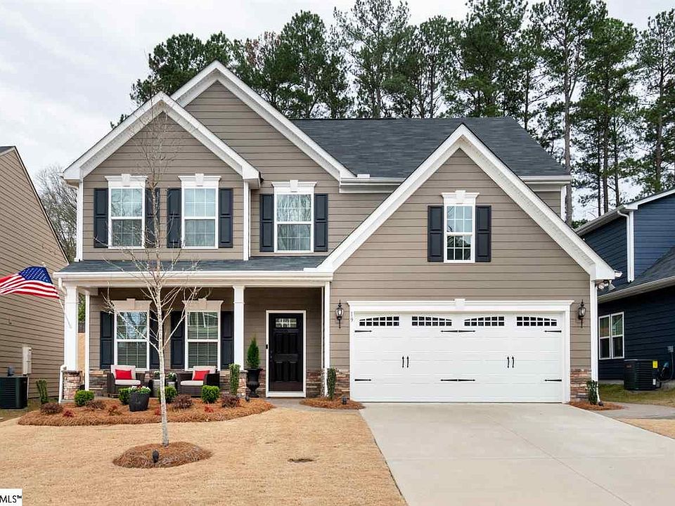 1st image of 19 Fawn Hill Dr
