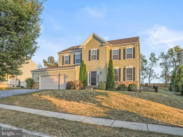 32 Spend A Buck Dr, Dillsburg, PA 17019