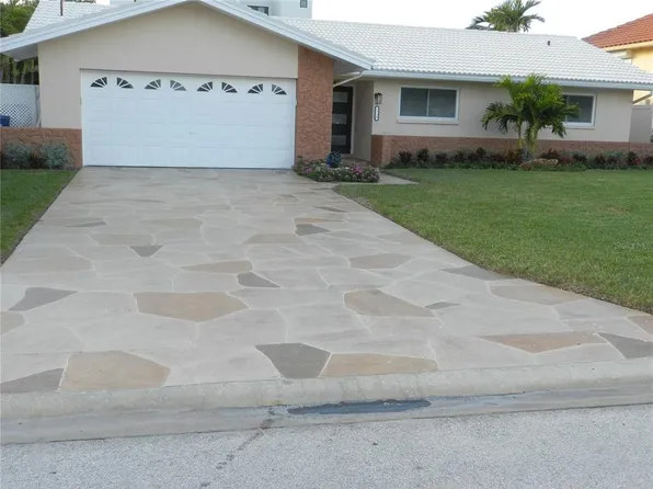 2720 Hibiscus Dr W, Belleair Beach, FL 33786