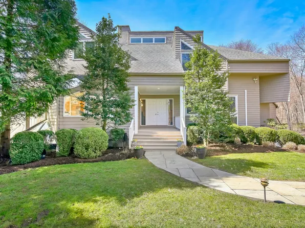 2 Sleepy Hollow Road, New Canaan, CT 06840