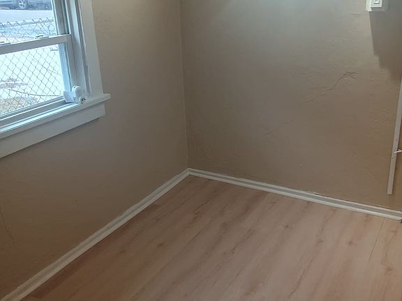 5th image of 321 Fisher Ave #1