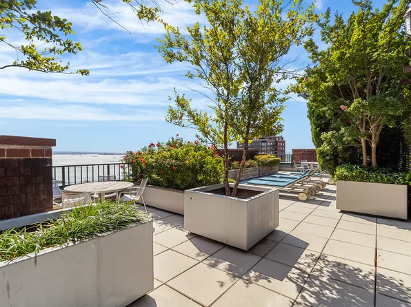 225 Rector Place image 14 of 18